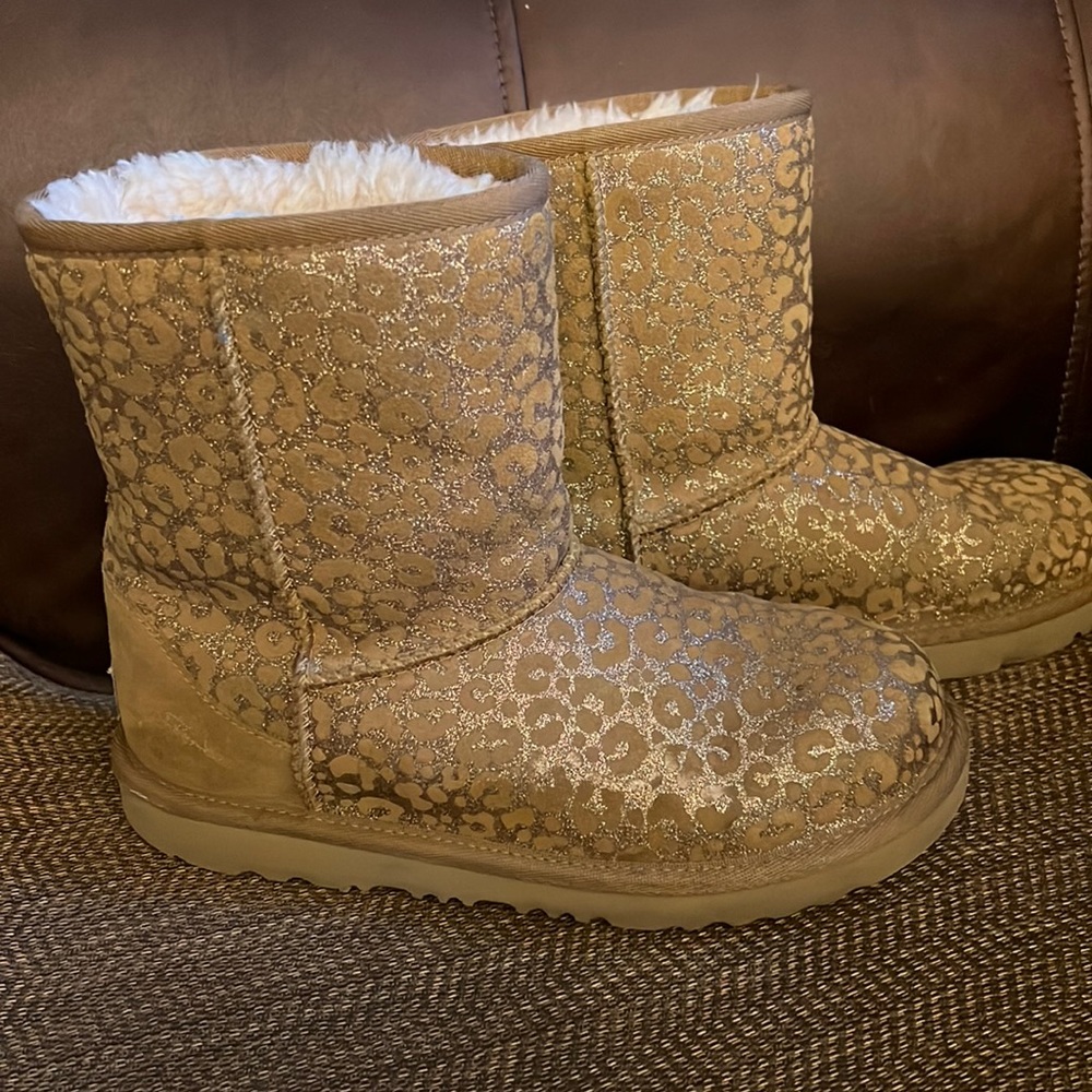 UGG BOOTS